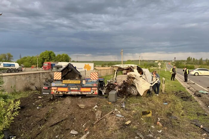 Ogromny tragiczny wypadek drogowy w obwodzie kirowohradzkim: zderzenie mikrobusów, ciężarówki i samochodu osobowego