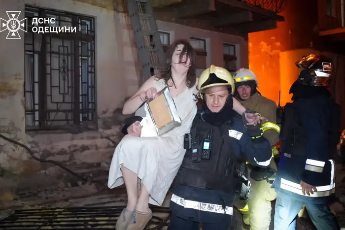 Saved the only thing left from her relatives: the story of a girl from Odesa whose apartment was destroyed by Russia