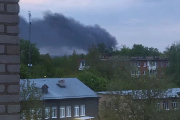 В Подмосковье масштабный пожар: горят склады (фото, видео)