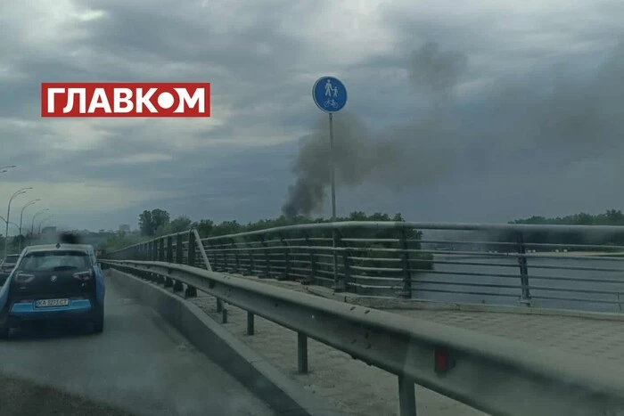 Масштабна пожежа в столичному Гідропарку