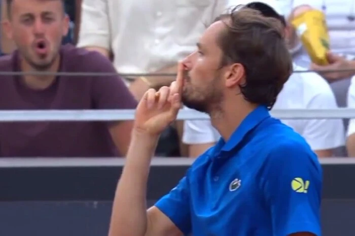 The scandalous Russian tennis player complained that he was insulted by fans in Rome