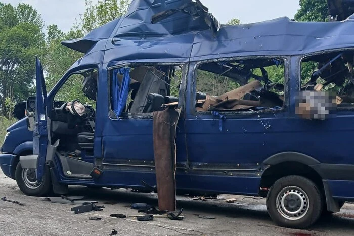 Россияне убили семью ударом по рейсовому автобусу на Сумщине – Зеленский