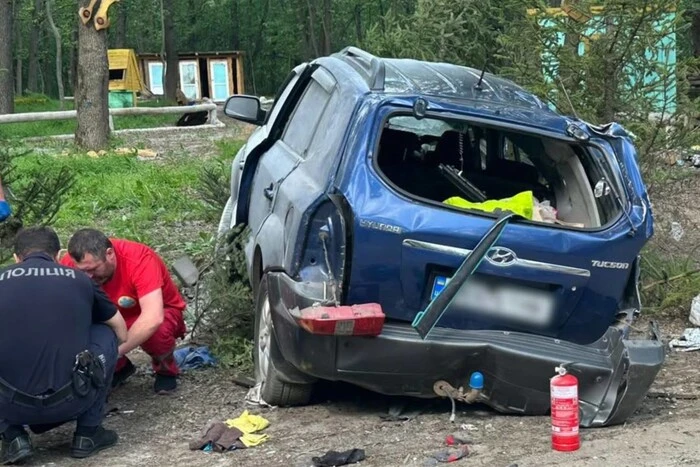 In a car accident in Kharkiv region, a mother and child died, and the driver committed suicide