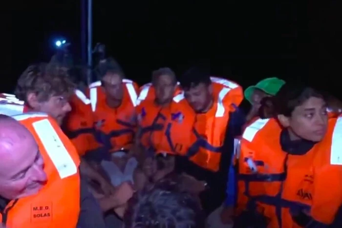 Israelische Militärs haben ein Boot mit Greta Thunberg auf dem Weg nach Gaza festgenommen (Video)