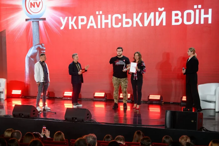 Der Verteidiger von Mariupol führt die Top-100 der Ukrainer gemäß einem bekannten Magazin an