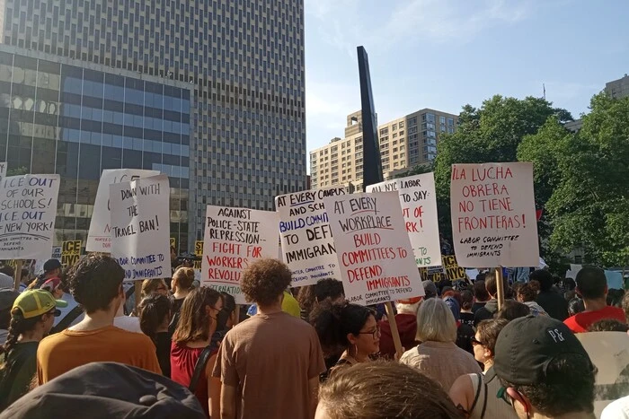 Der Gouverneur von Florida erlaubt es Fahrern, Demonstranten zu überfahren