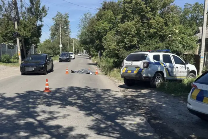 In Dnipro hat ein Richter auf einem Motorrad einen Fußgänger totgefahren – DBR