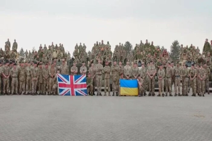 Ukrainian soldiers in the British military procession