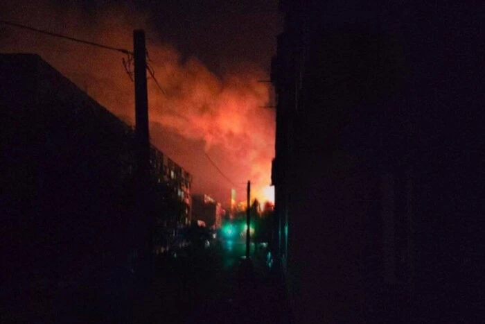 Ворожий дрон над мультиповерхівкою в Одесі