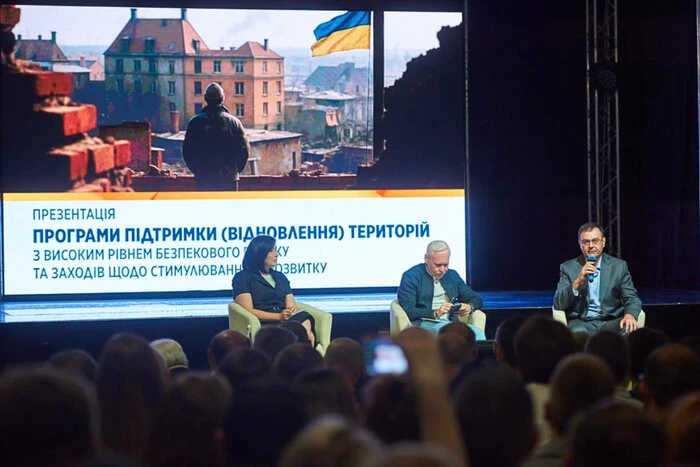 Гетманцев у Харкове анонсировал масштабную программу поддержки для прифронтовых регионов