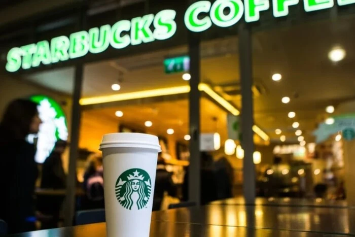 Employees of a popular café in the USA strike over new dress code
