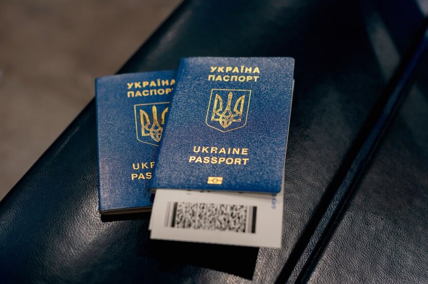 Українцям за кордоном дали час до 1 червня: потрібно терміново забрати документи