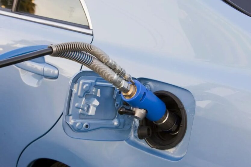 Benzin, Diesel und Autogas: wie man beim Tanken von Autos in der Region Kiew spart