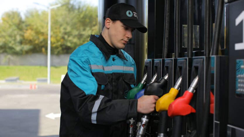 Tankstellen zeigen, wie sich die Preise für Benzin, Diesel und Autogas in der Dnipropetrowsk- und Mykolajiw-Region unterscheiden