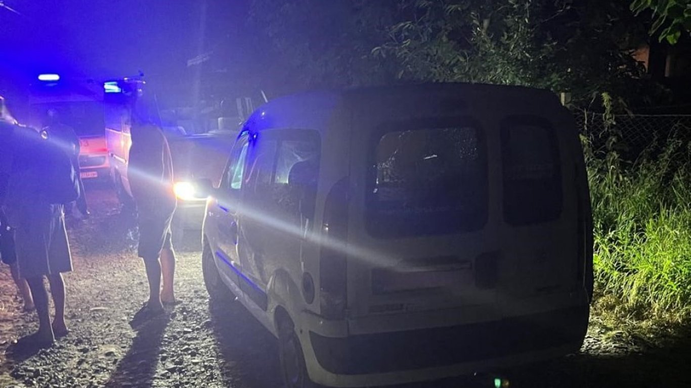 Вистрілив у авто — на Івано-Франківщині чоловік поранив дитину