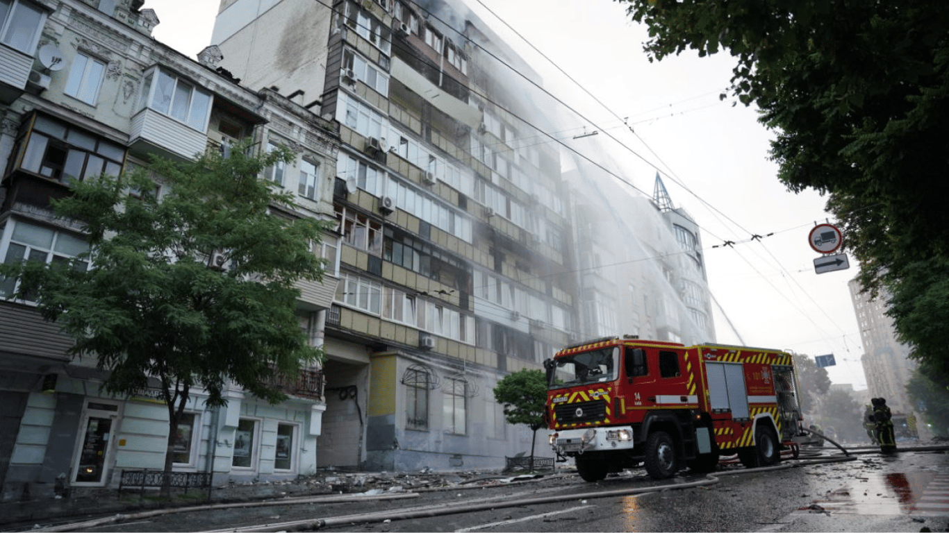 Działa 400 ratowników - nowe szczegóły ataku na Kijów