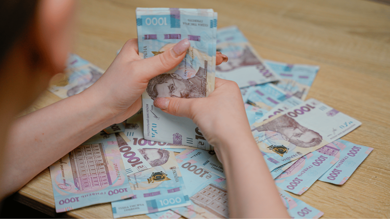 Спецпенсії в Україні — скільки держава платить “обраним” у 2025