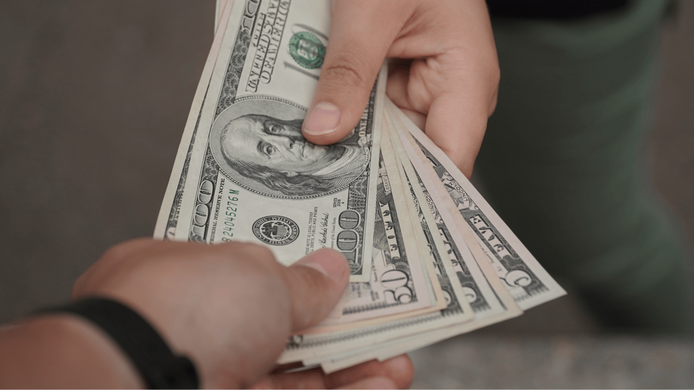 Dolar czy euro – czego oczekiwać od kursu i co lepiej kupować