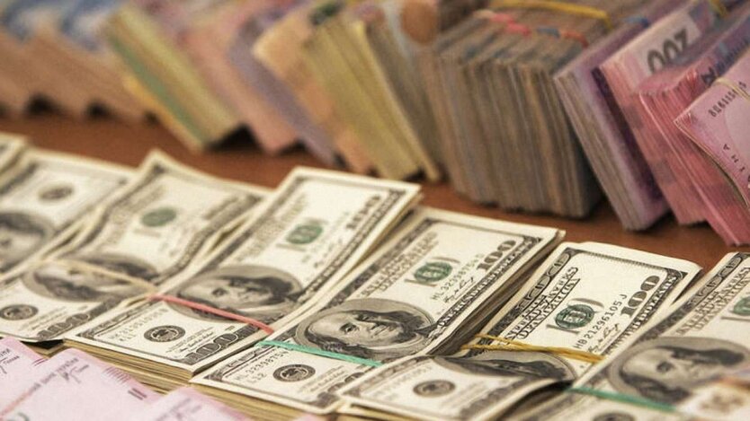 Graph of currency exchange rate fluctuations, wait for a hint